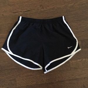 Girls black Nike Tempo shorts L